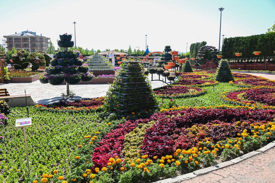Türkiye'de daha büyüğü yok! Selçuklu Çiçek Bahçesi yeniden kapılarını açtı 18
